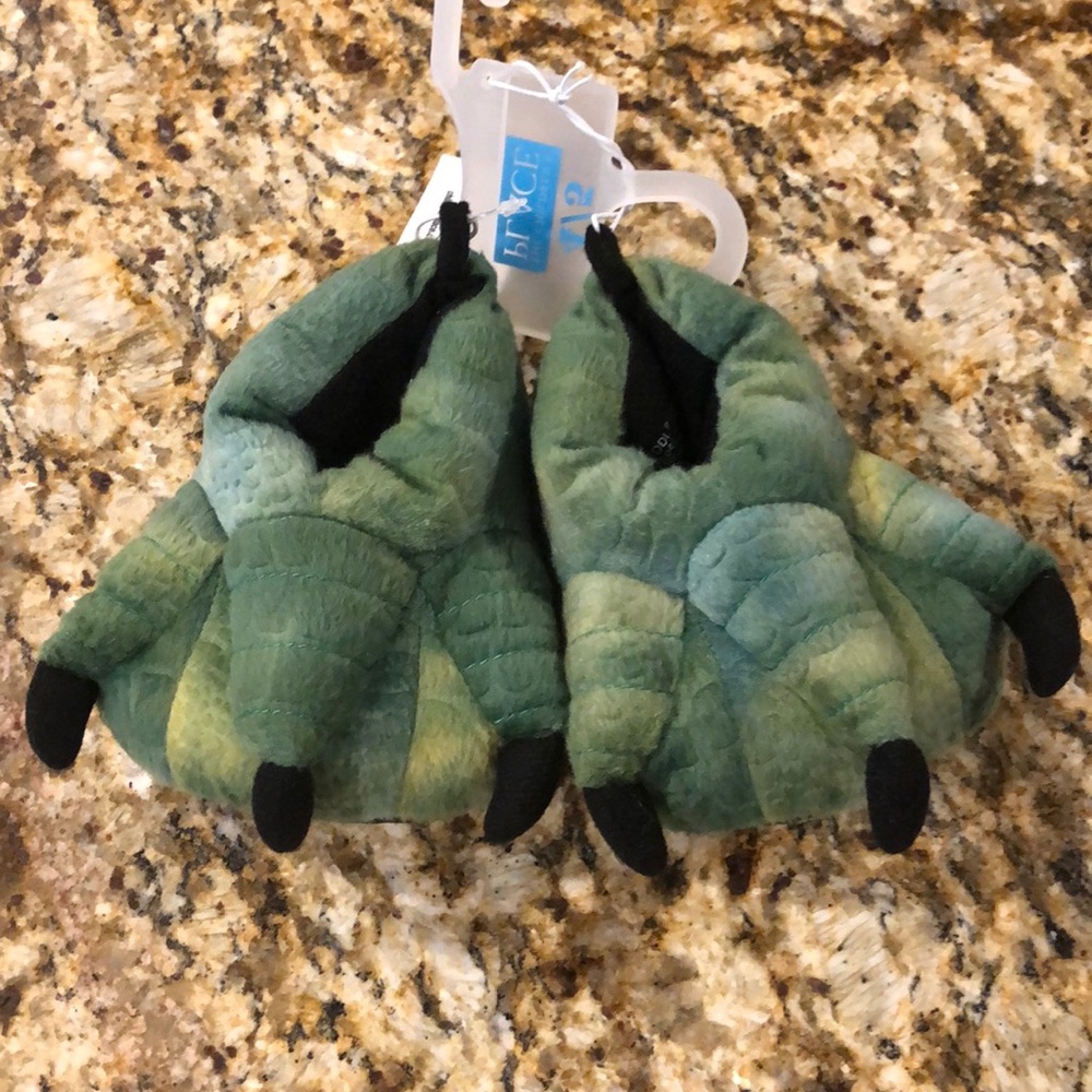 NWT dinosaur feet shoes for toddlers 4/5